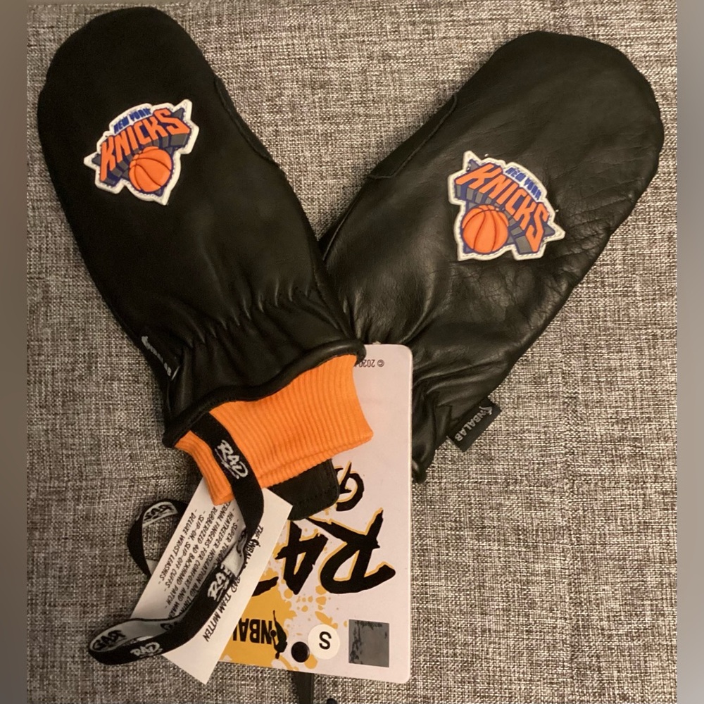 NBALAB X Rad Gloves New York Knicks Brand New Snowboarding $70 MSRP Sz. Small